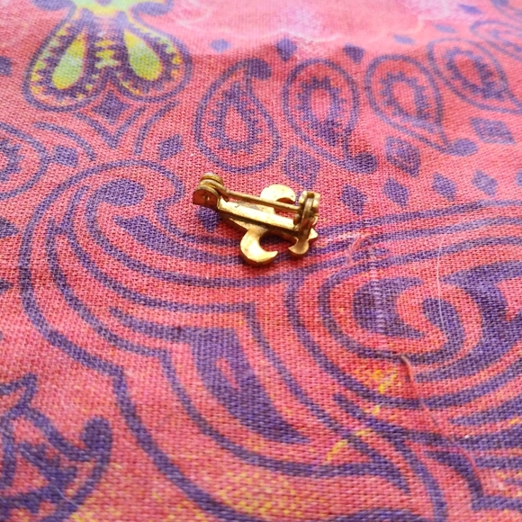 Small Gold Pin - Picture 4 of 6